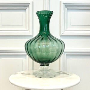 Vase en verre rayé vert