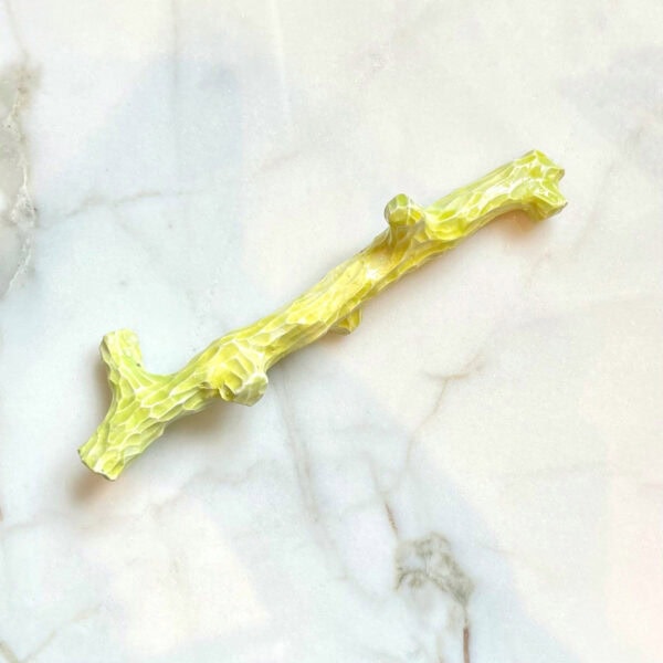Sculpture branche jaune, faïence émaillée