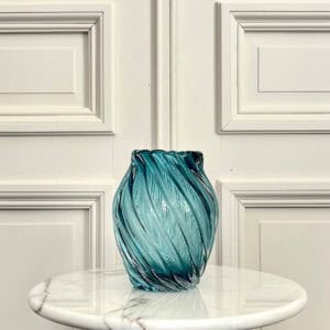 Vase en verre bleu