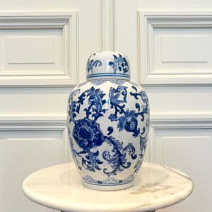 Vase à couvercle en porcelaine, peint à la mein 20x20x31 cm