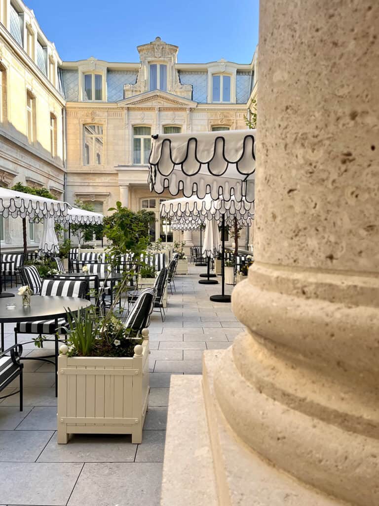 4_patio_page_restaurant